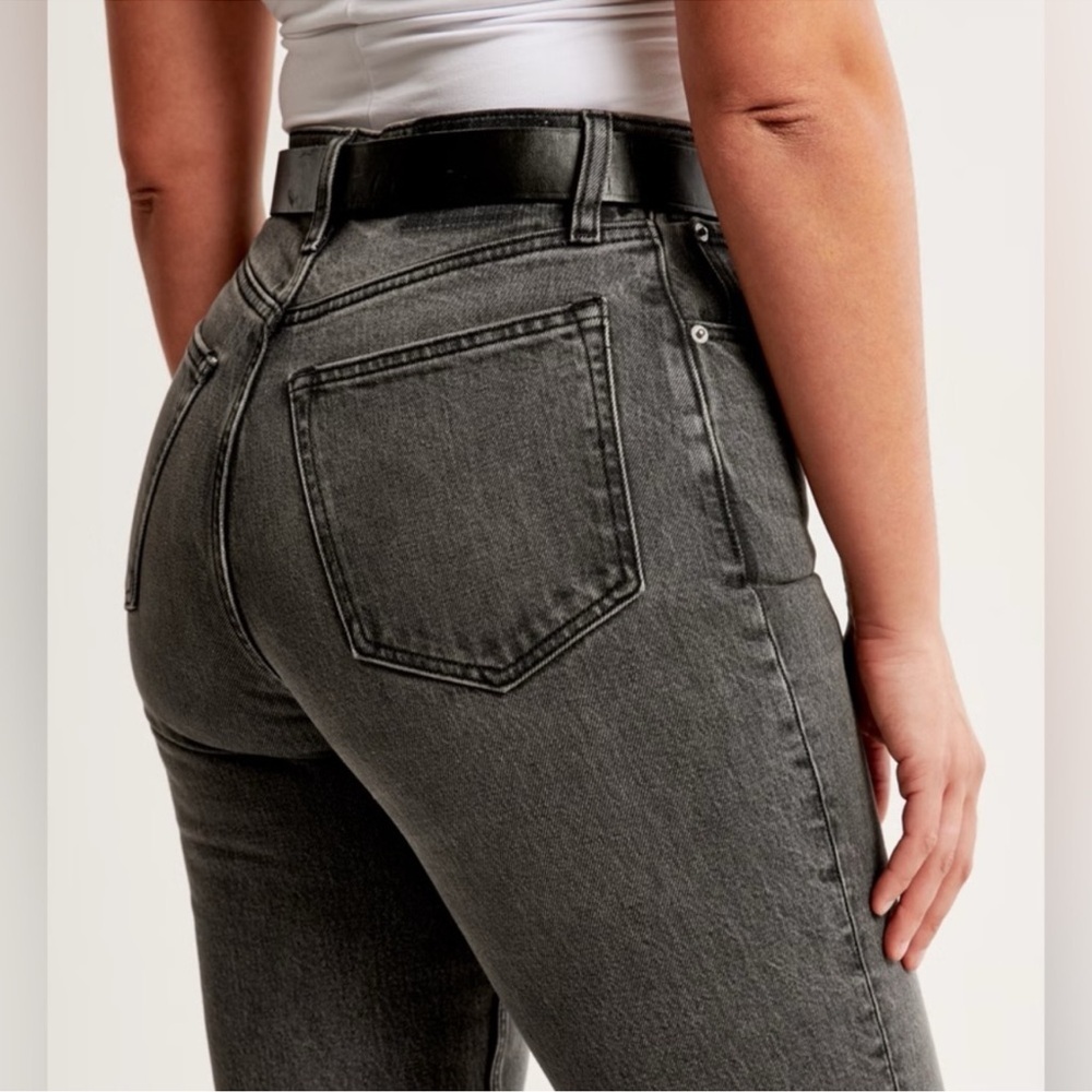 A&F The 90’s Straight Ultra High Rise in Dark Grey